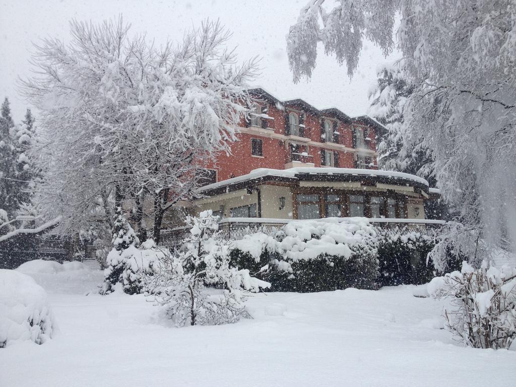 Albergo Milano Snc Lanzo dʼIntelvi Exterior foto